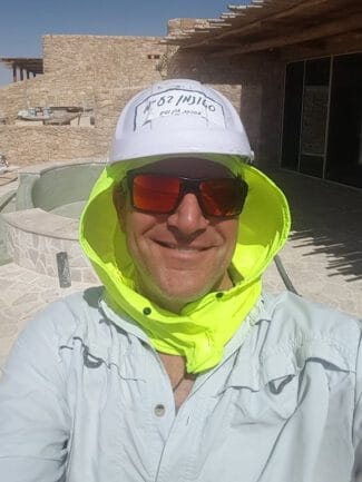 מגן ראש להגנה מהשמש ולהגברת הנראות לשימוש מתחת לקסדת עבודה או קסדת רכיבה